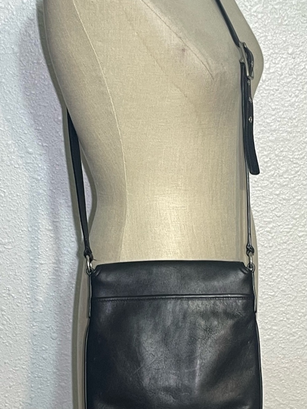 Coach vintage black leather legacy slim crossbody bag - Picture 4 of 12